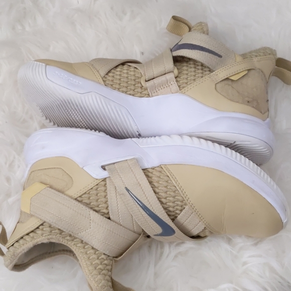 Basketball shoes - Picture 3 of 4